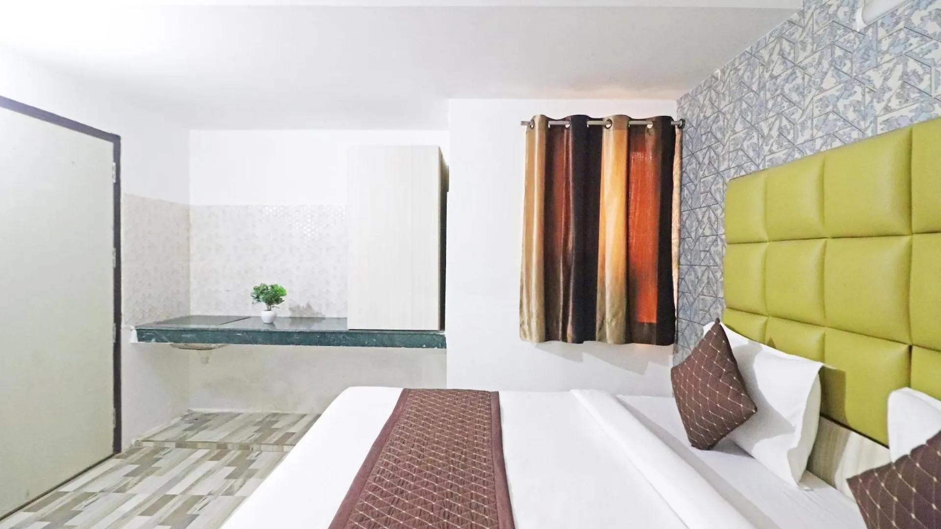 Hotel Iconic Igi Delhi International Airport New Delhi