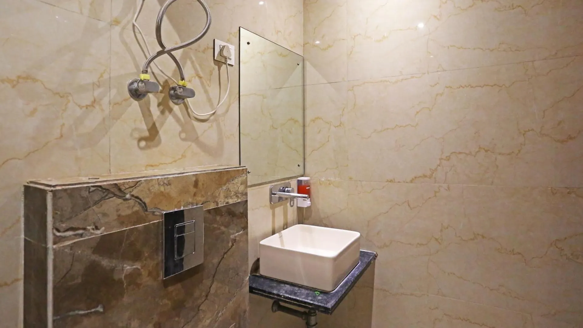 Hotel Iconic Igi Delhi International Airport New Delhi 3*,