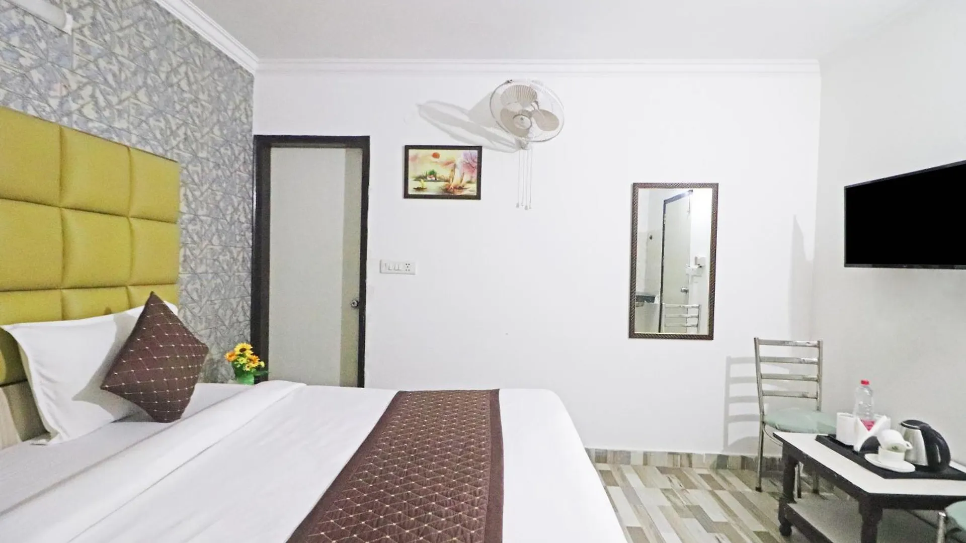 Hotel Iconic Igi Delhi International Airport New Delhi